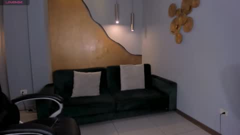 Snapshot of tiffannysins chatting on October 2025 03:25:03 AM Tiffanny Sins online show from October 2025 03:25:03 AM