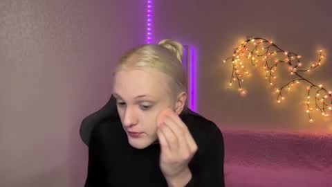 Amira online show from November 2025 09:54:02 AM