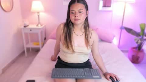 Tiffany online show from November 2025 04:12:01 AM