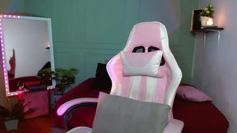 Snapshot of tiffany_laurens chatting on December 2024 08:07:02 AM dont forget ask for custom vids online show from December 2024 08:07:02 AM