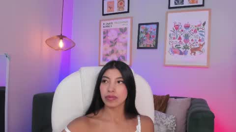 Snapshot of tiffany_low chatting on July 2026 05:52:01 PM tiffany_low online show from July 2026 05:52:01 PM
