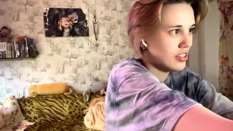 Tiffany online show from April 2026 02:00:01 PM