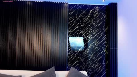 tiffanyhoustton online show from March 2026 12:11:01 PM