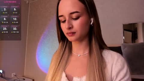 Tiffany online show from October 2025 01:32:01 PM