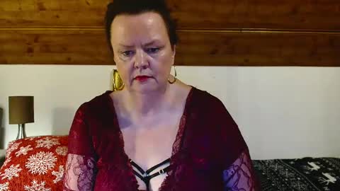 Snapshot of tiffanymature chatting on November 2025 10:00:02 PM TiffanyMature online show from November 2025 10:00:02 PM