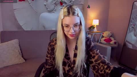 tiffanypeach online show from March 2026 01:28:01 PM