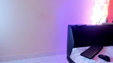 Stefany Suarez online show from November 2025 09:04:01 PM