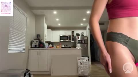 Tiffstreatsxoxo online show from October 2025 07:11:01 PM