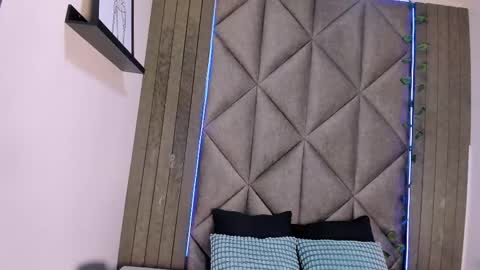 Tiffany  online show from November 2025 08:00:01 PM