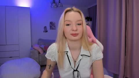 Snapshot of tiffy_fox chatting on November 2025 03:20:02 AM Tiffany online show from November 2025 03:20:02 AM