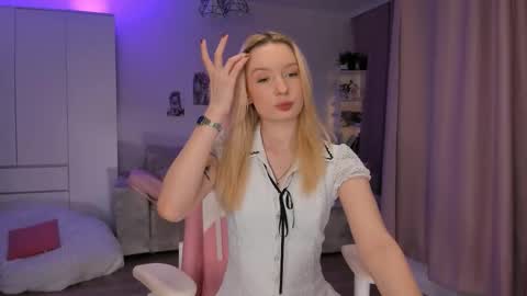 Snapshot of tiffy_fox chatting on December 2025 03:23:01 AM Tiffany online show from December 2025 03:23:01 AM