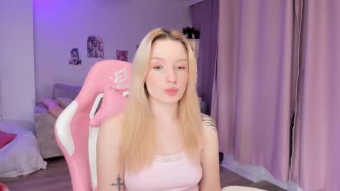 Snapshot of tiffy_fox chatting on December 2025 03:00:01 AM Tiffany online show from December 2025 03:00:01 AM