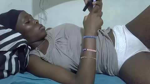 tight_pussie online show from April 2026 07:25:02 PM