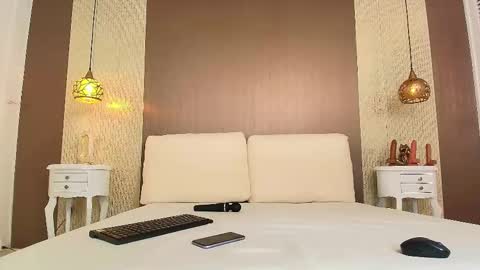 T I F F A N Y online show from November 2025 07:34:02 PM