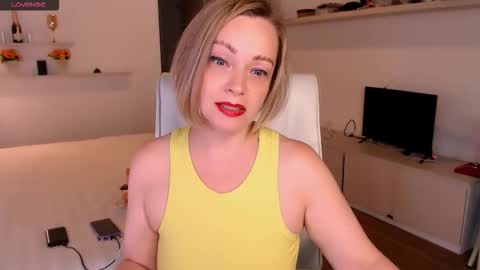 Tilly online show from November 2025 07:49:02 PM