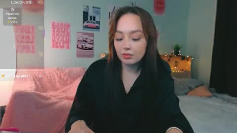 Mia online show from January 2026 07:39:01 PM