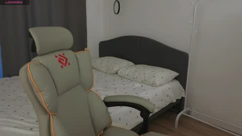 Mia online show from March 2026 01:45:01 PM