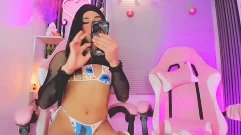 Snapshot of timmy_boyy chatting on December 2025 02:39:02 AM Hallie And Annie online show from December 2025 02:39:02 AM