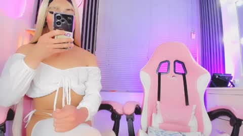 Hallie And Annie online show from April 2026 04:56:01 AM