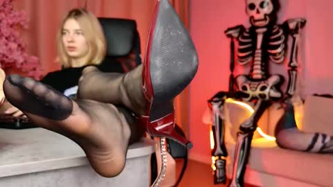 Tina Davil online show from October 2025 10:49:01 AM