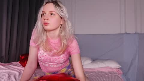 tinasiner online show from February 2025 01:44:01 PM