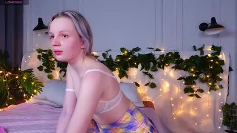 tinasiner online show from March 2025 07:48:01 PM