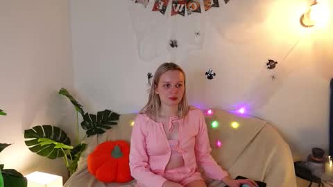 tinasiner online show from October 2025 03:47:02 PM