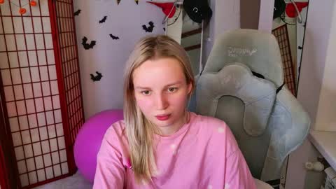 tinasiner online show from November 2025 01:46:01 PM