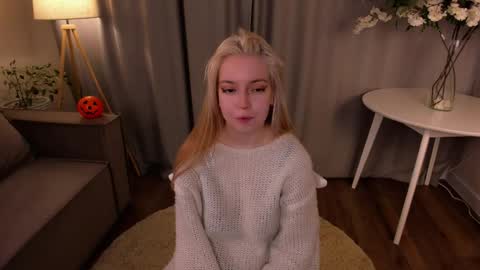 Snapshot of tinastevenson chatting on October 2025 09:49:01 PM Annie online show from October 2025 09:49:01 PM