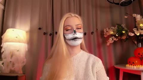 Snapshot of tinastevenson chatting on October 2025 11:27:01 PM Annie online show from October 2025 11:27:01 PM