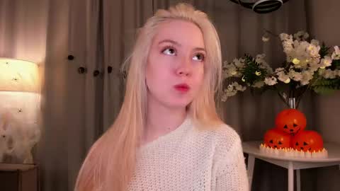 Snapshot of tinastevenson chatting on October 2025 10:33:02 PM Annie online show from October 2025 10:33:02 PM