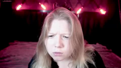 TinkerrBelll online show from October 2025 07:23:01 PM