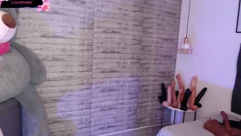 Tinna Goddess online show from November 2025 12:08:02 PM