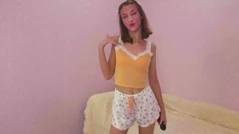 Lily online show from October 2025 12:05:01 PM