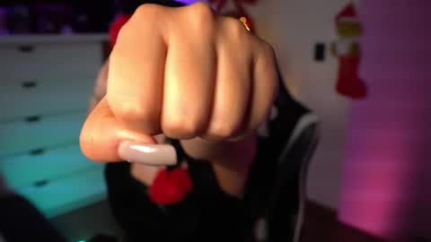 Snapshot of tiny_panther chatting on December 2024 11:17:02 PM Ana Molly online show from December 2024 11:17:02 PM