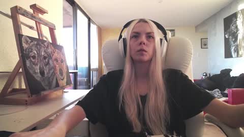 stage Kylie Sinner  brand CLITBAIT online show from November 2025 08:44:01 PM