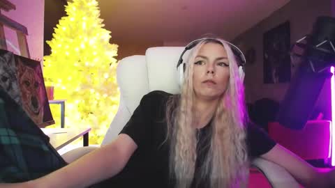 stage Kylie Sinner  brand CLITBAIT online show from November 2025 10:25:02 AM