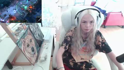 stage Kylie Sinner  brand CLITBAIT online show from November 2025 12:05:01 PM