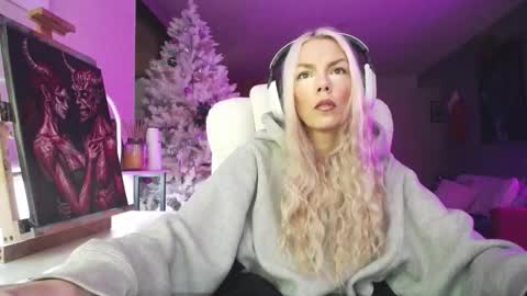 stage Kylie Sinner  brand CLITBAIT online show from December 2025 09:08:02 PM