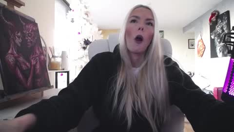 stage Kylie Sinner  brand CLITBAIT online show from December 2025 08:26:02 PM