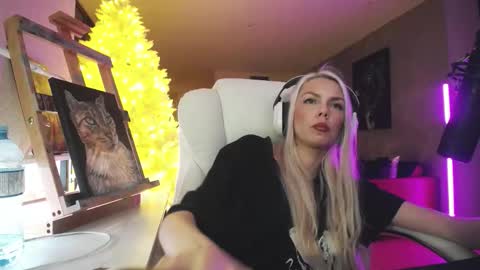 stage Kylie Sinner  brand CLITBAIT online show from February 2026 08:29:01 AM