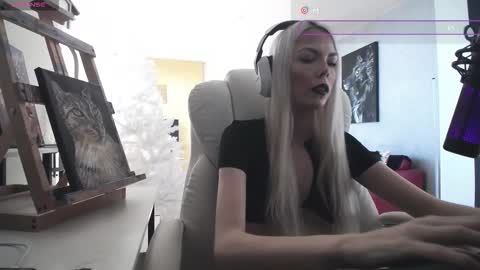 stage Kylie Sinner  brand CLITBAIT online show from February 2026 04:15:02 PM