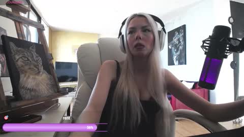 stage Kylie Sinner  brand CLITBAIT online show from February 2026 01:01:02 PM