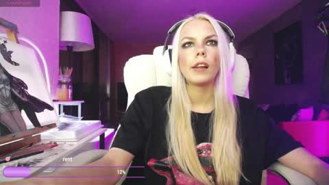 stage Kylie Sinner  brand CLITBAIT online show from April 2026 11:25:01 PM