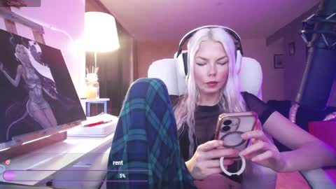 Snapshot of tinykylie chatting on April 2026 01:38:01 AM stage Kylie Sinner brand CLITBAIT online show from April 2026 01:38:01 AM