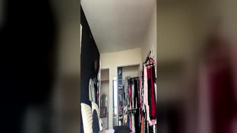 Snapshot of tinykylie chatting on June 2026 08:02:01 PM stage Kylie Sinner brand CLITBAIT online show from June 2026 08:02:01 PM