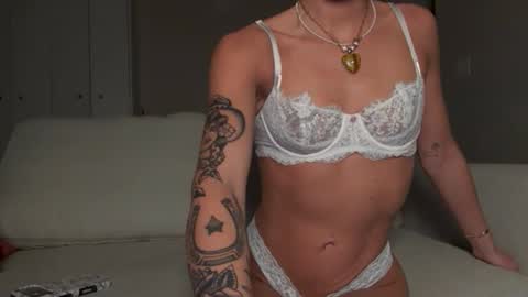 tinytayy online show from April 2026 01:25:01 AM