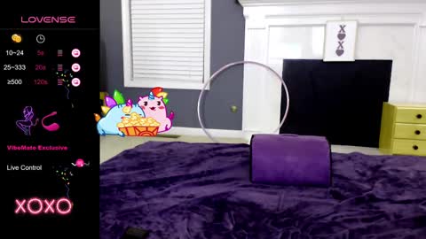 Snapshot of tinyvixxen chatting on February 2025 11:22:02 PM V - Read the bio please thanks. online show from February 2025 11:22:02 PM