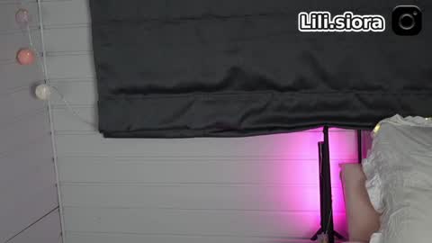 Lili online show from April 2026 02:31:01 PM