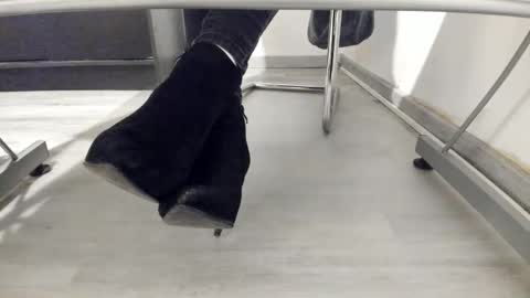 Snapshot of tired33 chatting on October 2025 05:22:02 PM Anna online show from October 2025 05:22:02 PM